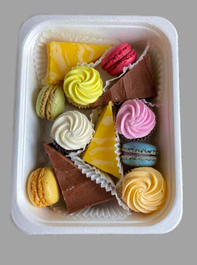 An individual tray with a fresh, delicious selection of macaronies, pies and muffins . This tray serves 3 to 5 people.